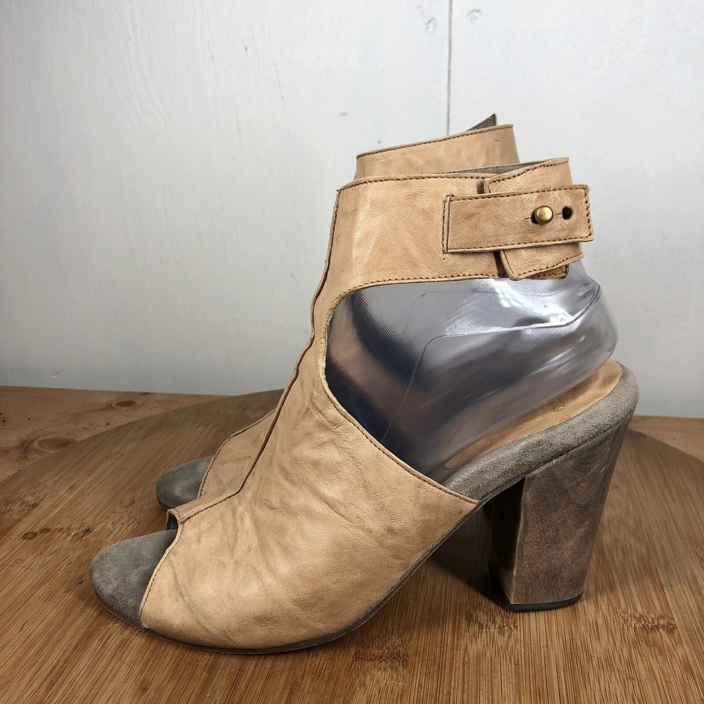 Calleen Cordero Womens size 9 shoes Brown Leather heel Peep Toe Sandals